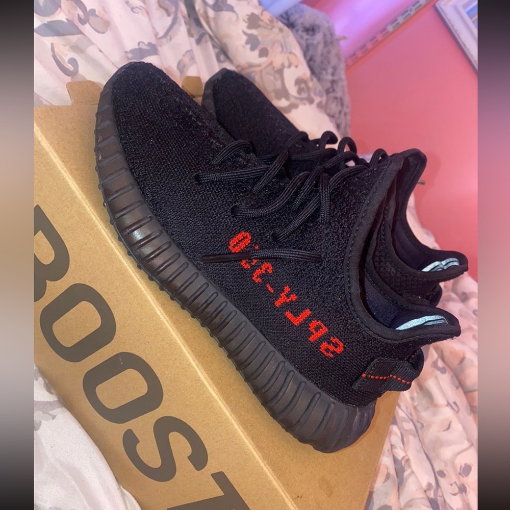 AUTHENTIC YEEZY V’2 Bred - Picture 1 of 4